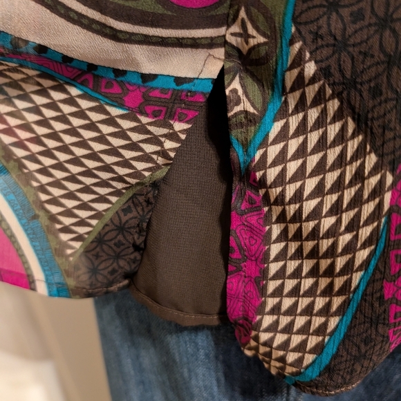 Maggie Barnes Women's XL 14/16 Blouse 3/4 Sleeve Geometric Brown Fuchsia V-Neck - Picture 4 of 7